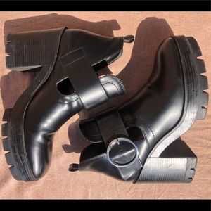 ZARA Woman open side track sole booties